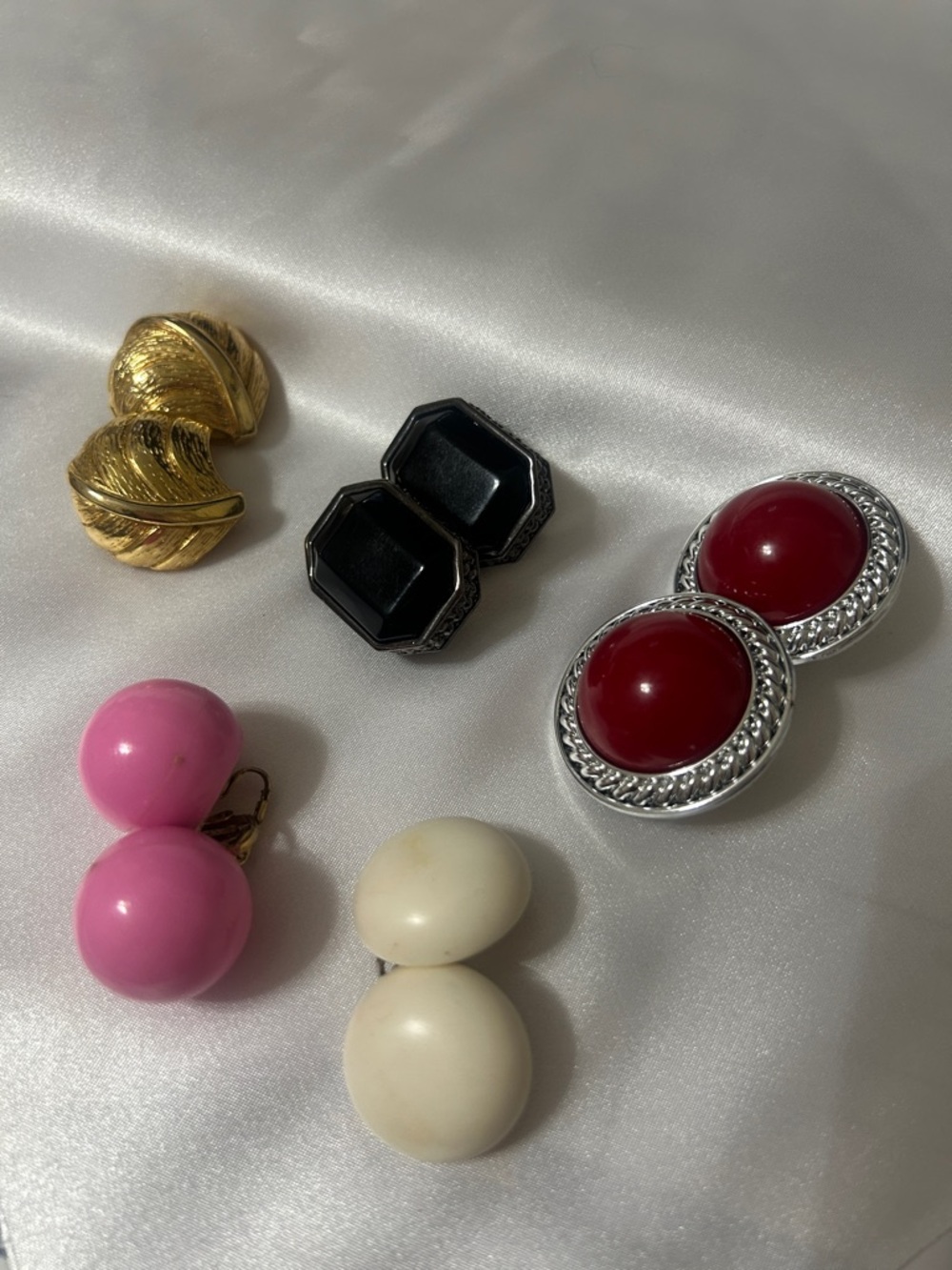 5 pair Vintage Red and Silver Dome Clip-On Earrings - Unbranded #J410F Gold Bag